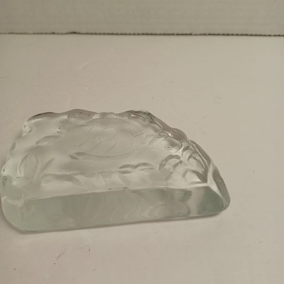 Clear Art Glass Paperweight Solid Glass 3D Impressed‎ Etched Frosted Sea Turtle - Picture 3 of 4
